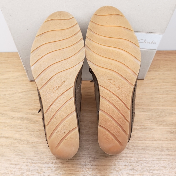 Clarks Hazen Charm Wedge Bootie Olive size 10 medium - Picture 8 of 12